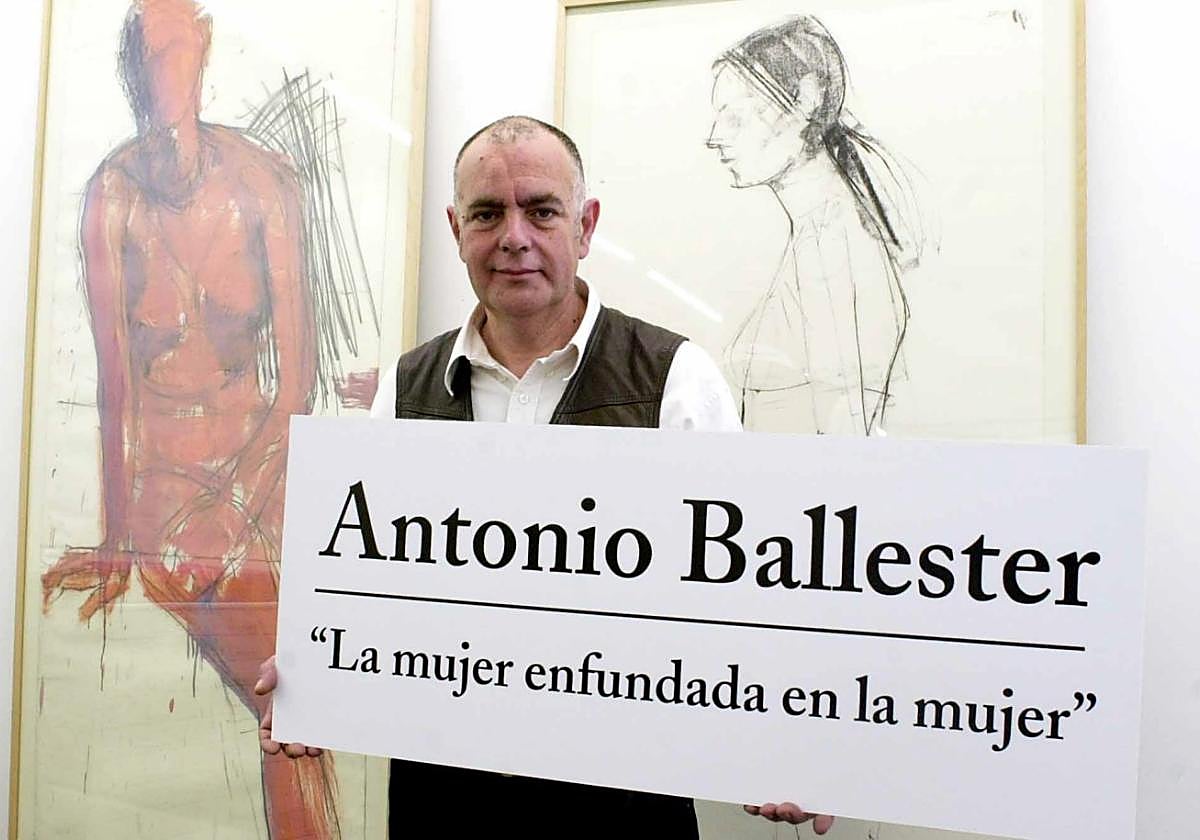 El pintor Antonio Ballester, en 2004, durante una entrevista para LA VERDAD.