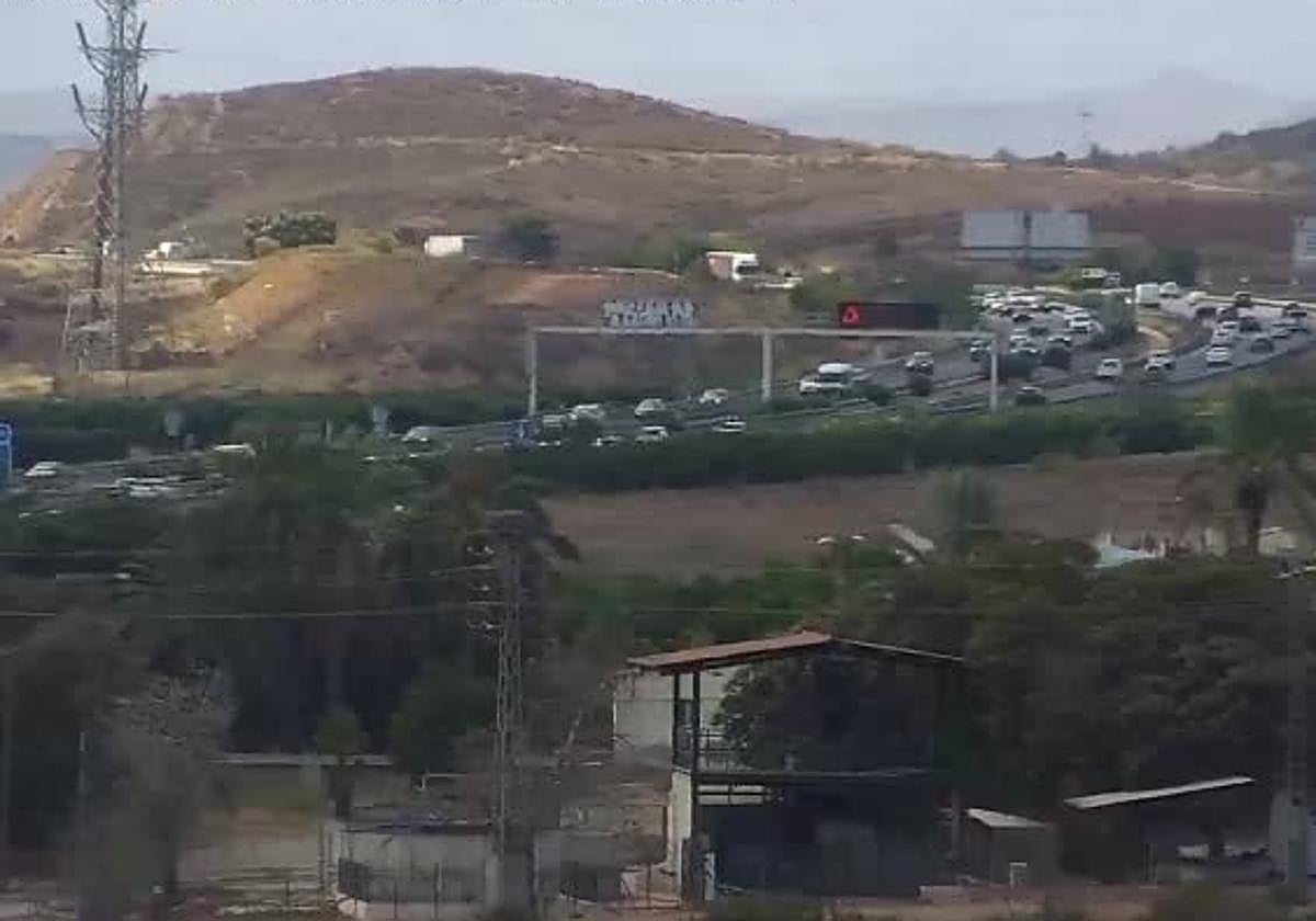 Los atascos en el enlace de la A-30 y la A-7 en Murcia, este viernes.
