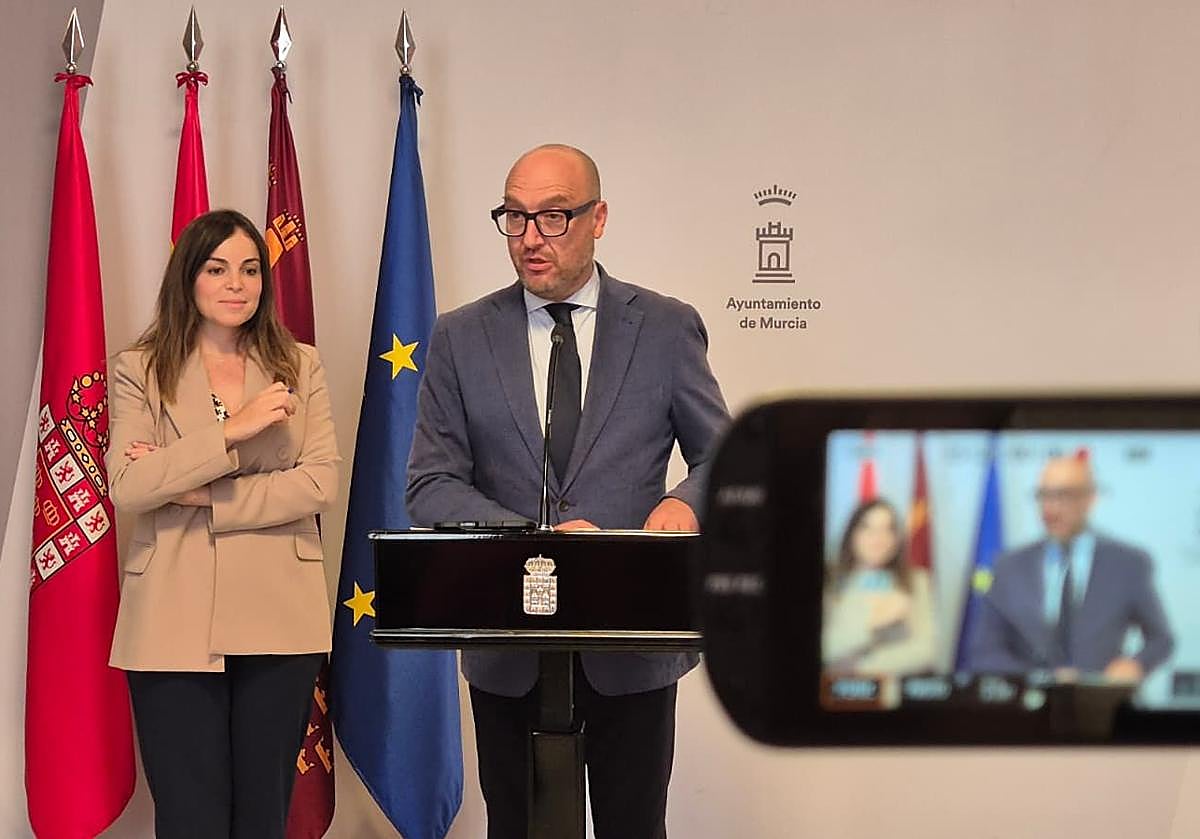 El edil de Movilidad, Gestión Económica y Contratación, José Francisco Muñoz, tras anunciar la congelación de impuestos para 2026 en Murcia.