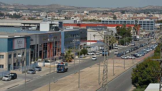 Más de 500 parcelas y naves para venta y alquiler se acumulan aún en los polígonos de la Región de Murcia