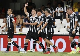 Pablo Larrea celebra celebra el gol frente al Atlético Madrileño, este viernes.