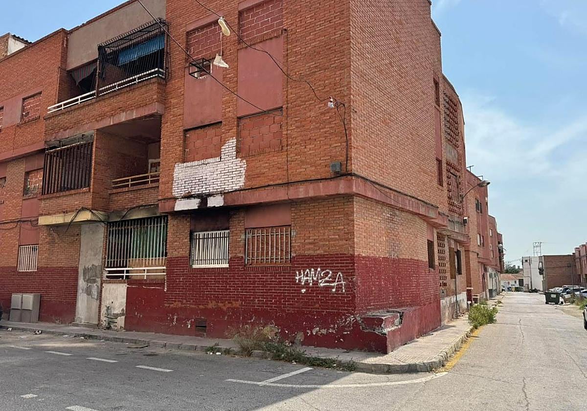 Uno de los edificios clausurados.