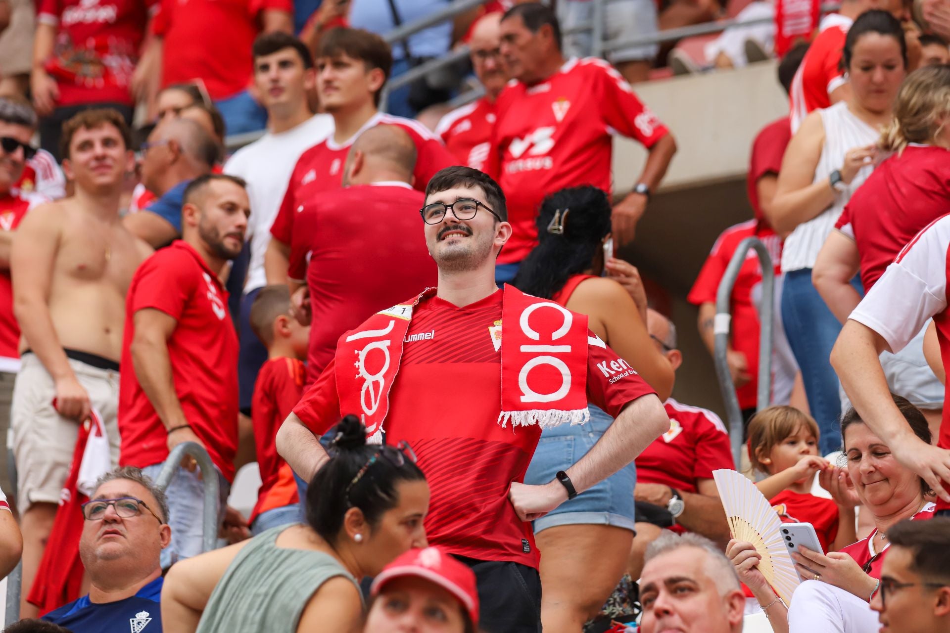 La grada celebra la victoria del Real Murcia, en imágenes