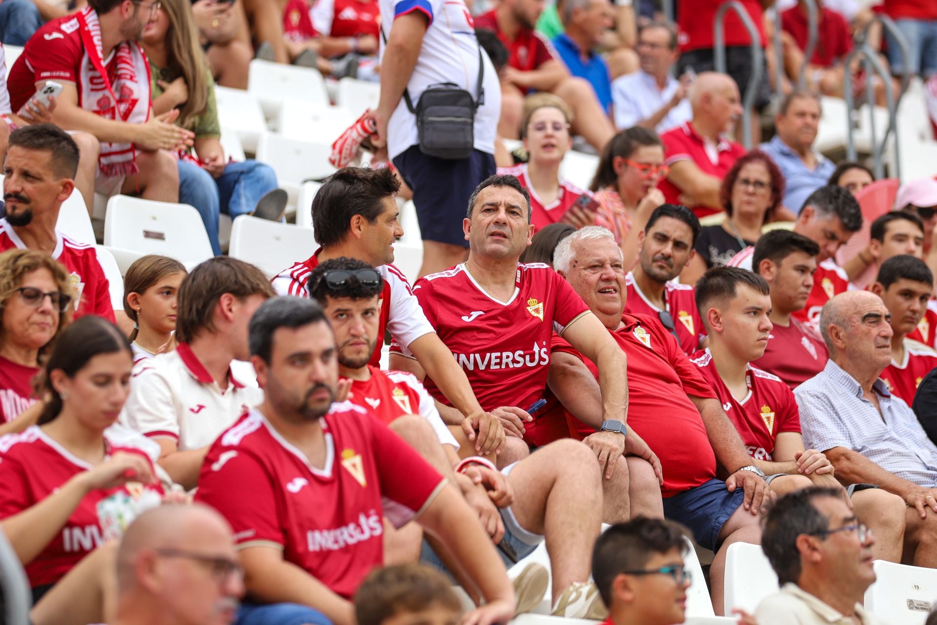 La grada celebra la victoria del Real Murcia, en imágenes