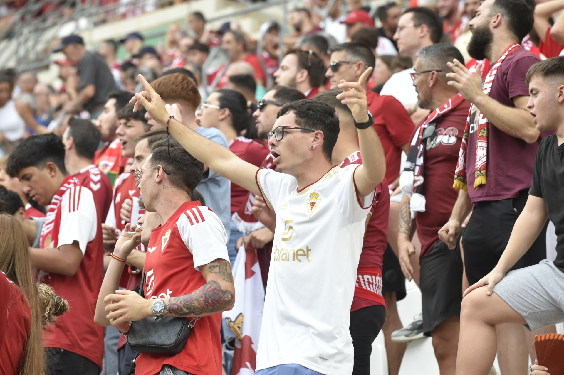 La grada celebra la victoria del Real Murcia, en imágenes