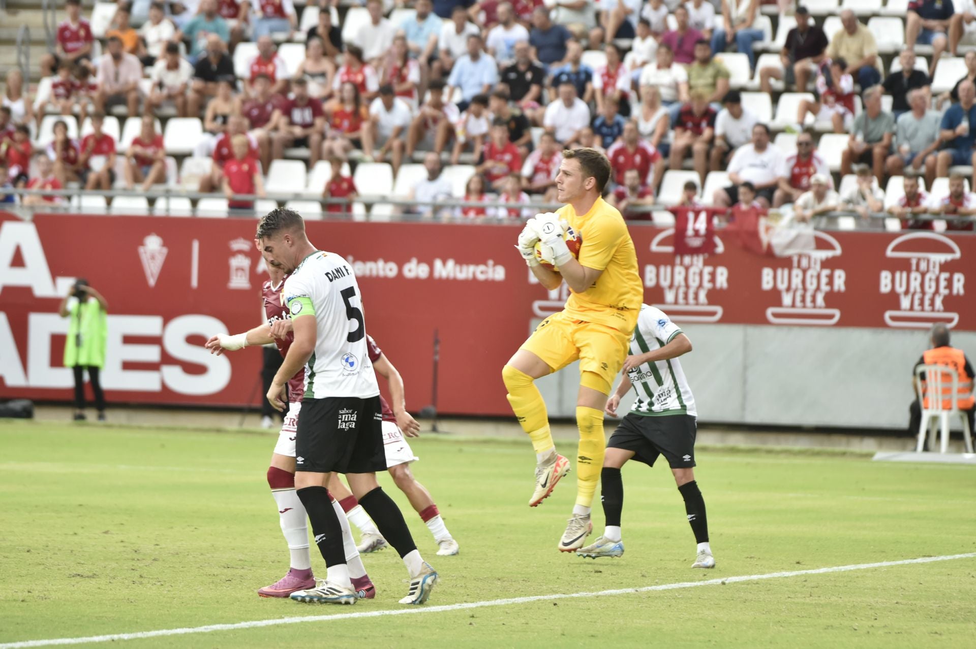 Las imágenes del Real Murcia-Torremolinos (1-0)