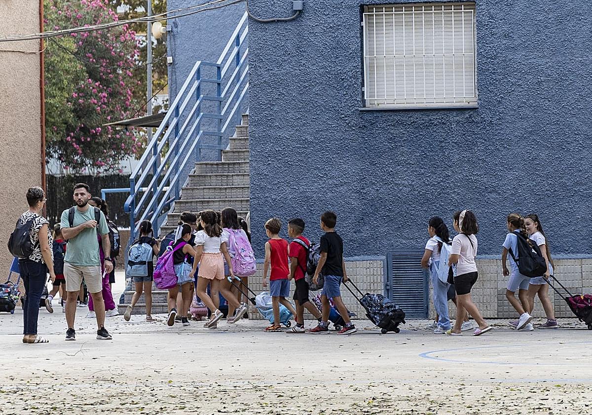 Imagen principal - Vuelta al cole para 152.000 escolares en la Región de Murcia