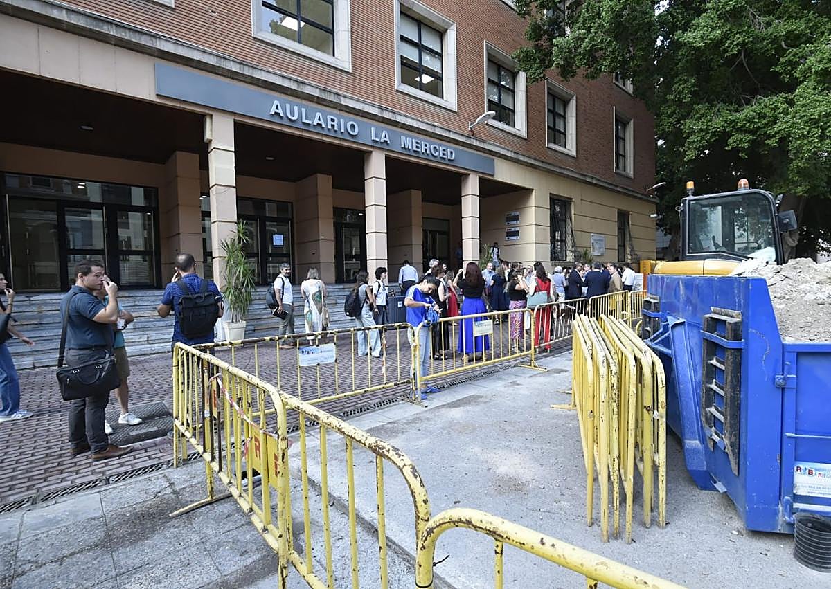 Imagen secundaria 1 - Concluyen las obras en el aulario de La Merced de Murcia: «Yo no cambio esto por nada»