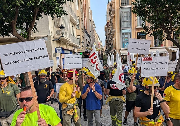 Bomberos forestales reclaman este lunes mejoras laborales.