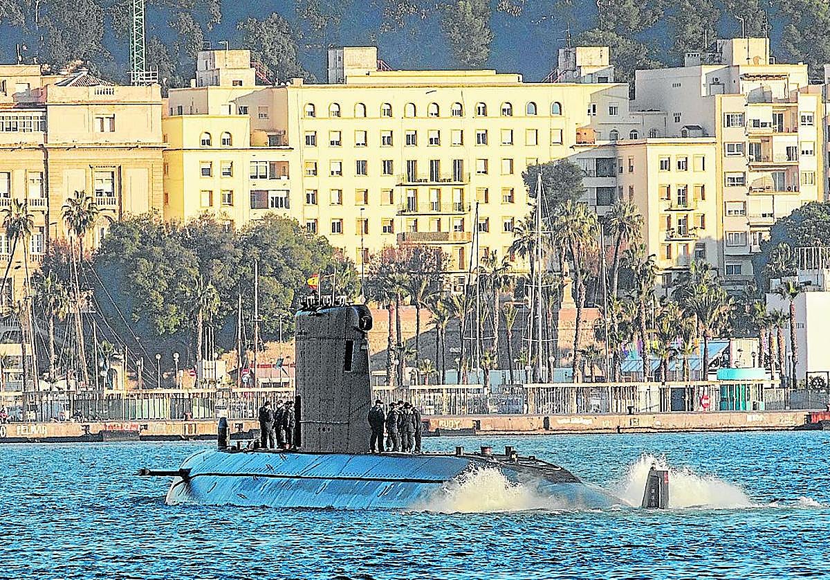 El submarino 'Tramontana', de regreso al Arsenal tras concluir una misión en 2022.