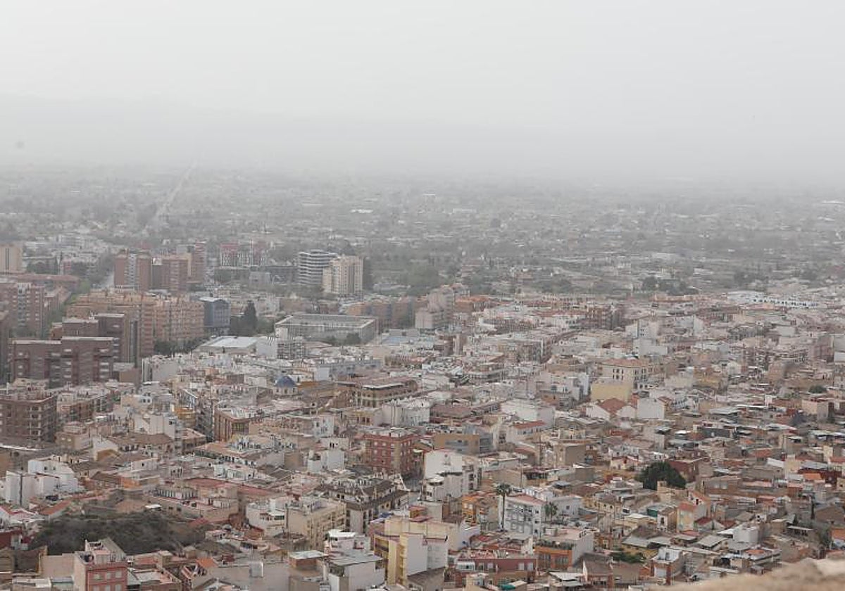 Panorámica de la ciudad afectada por la mala calidad del aire, en una imagen de archivo.JAIME INSA / AGM