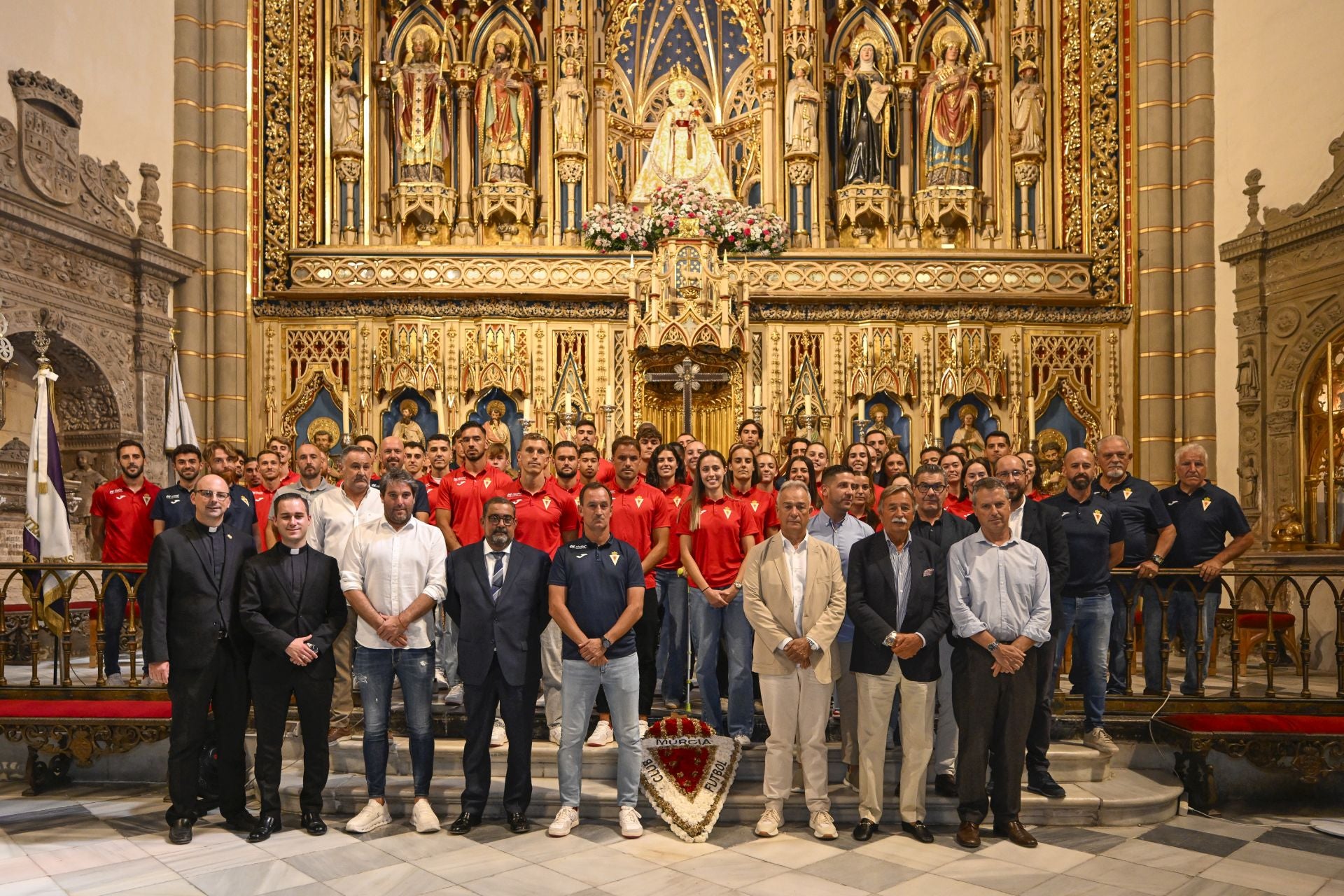 En imágenes, la ofrenda del Real Murcia a La Fuensanta