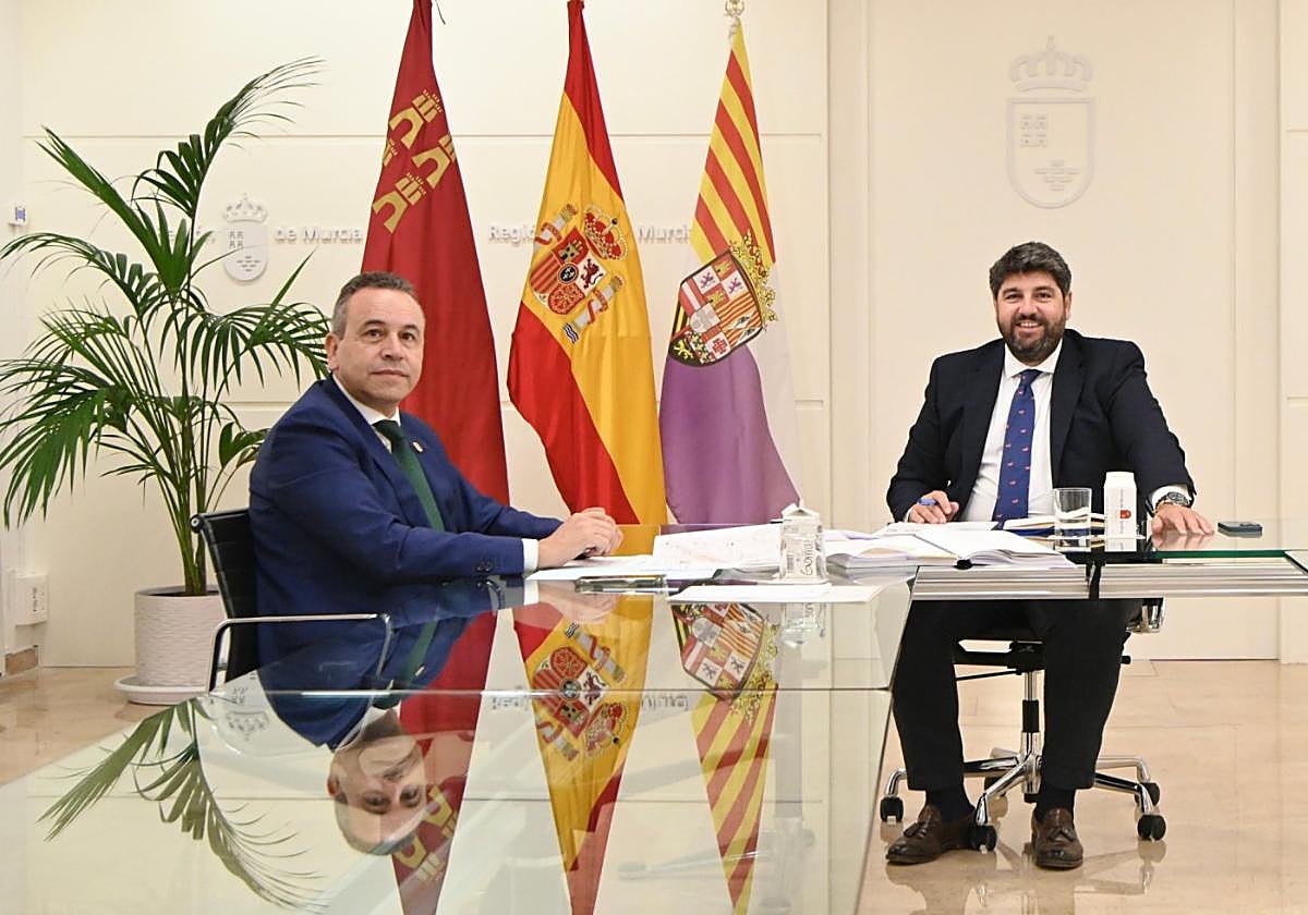 José Antonio Blasco y Fernando López Miras, ayer en Murcia.