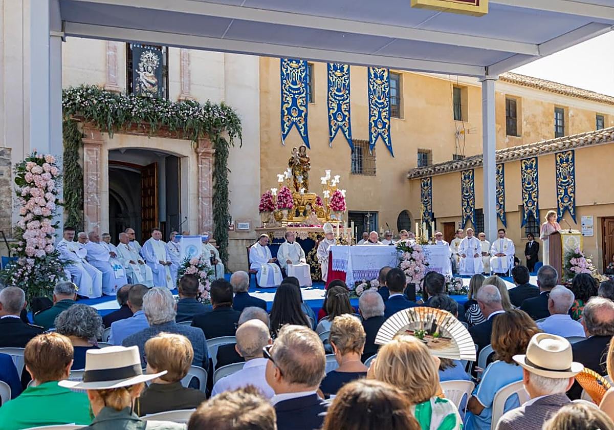 Un momento de la ceremonia religiosa, en San Esteban.