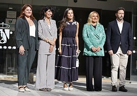 La ministra de igualdad, Ana Redondo, la reina Letizia y la alcaldesa de Torrelodones, Almudena Negro, este miércoles.