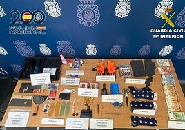 El material inervenido por los agentes tras la detención de los presuntos autores de los robos