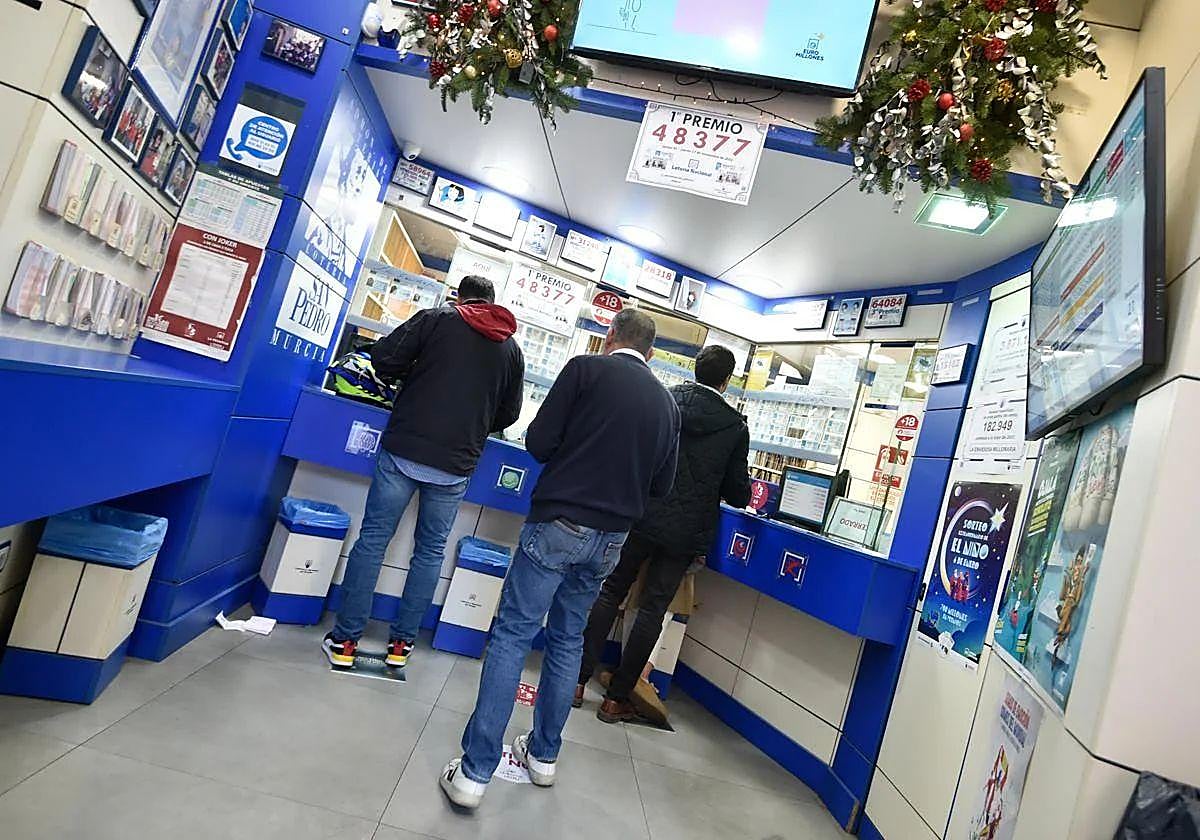 Una administración de Lotería y Apuestas del Estado de Murcia, en una imagen de archivo.