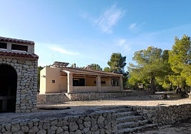 La Comunidad mejora las instalaciones en el punto de información de Fuente la Higuera en el Parque Regional de la Sierra de la Pila