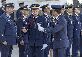 Primer saludo. El coronel director, Luis Felipe González Asenjo, que será su máxima autoridad en este curso, recibió a la Princesa de Asturias.