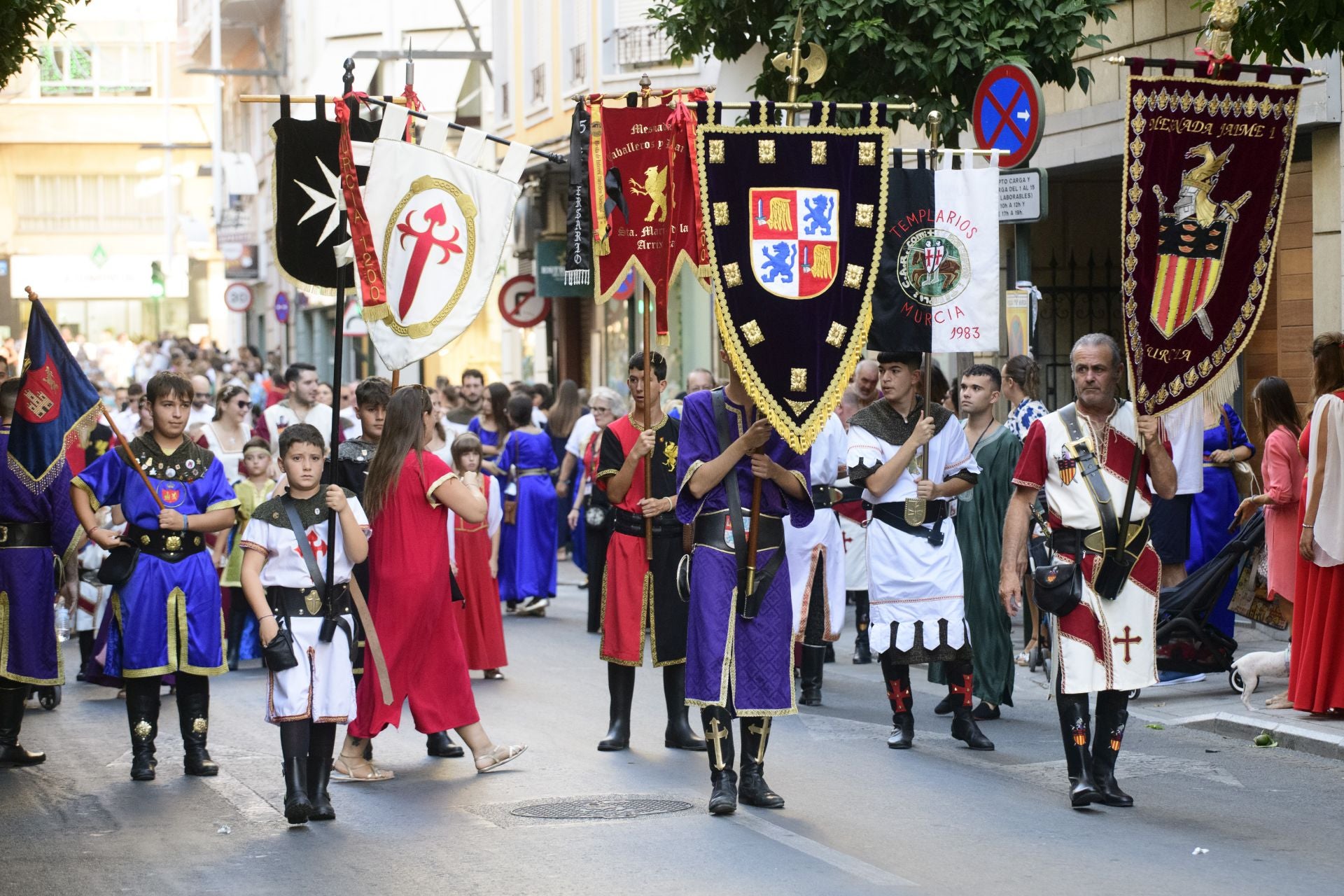 Desfile intantil de Moros y Cristianos en Murcia, en imágenes