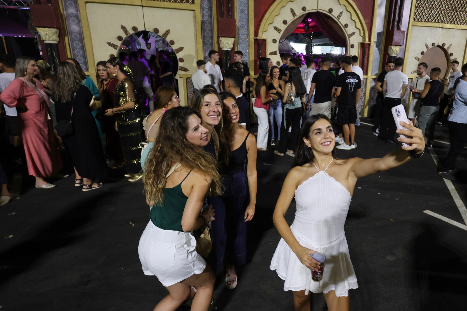 El campamento más internacional de Moros y Cristianos de Murcia, en imágenes