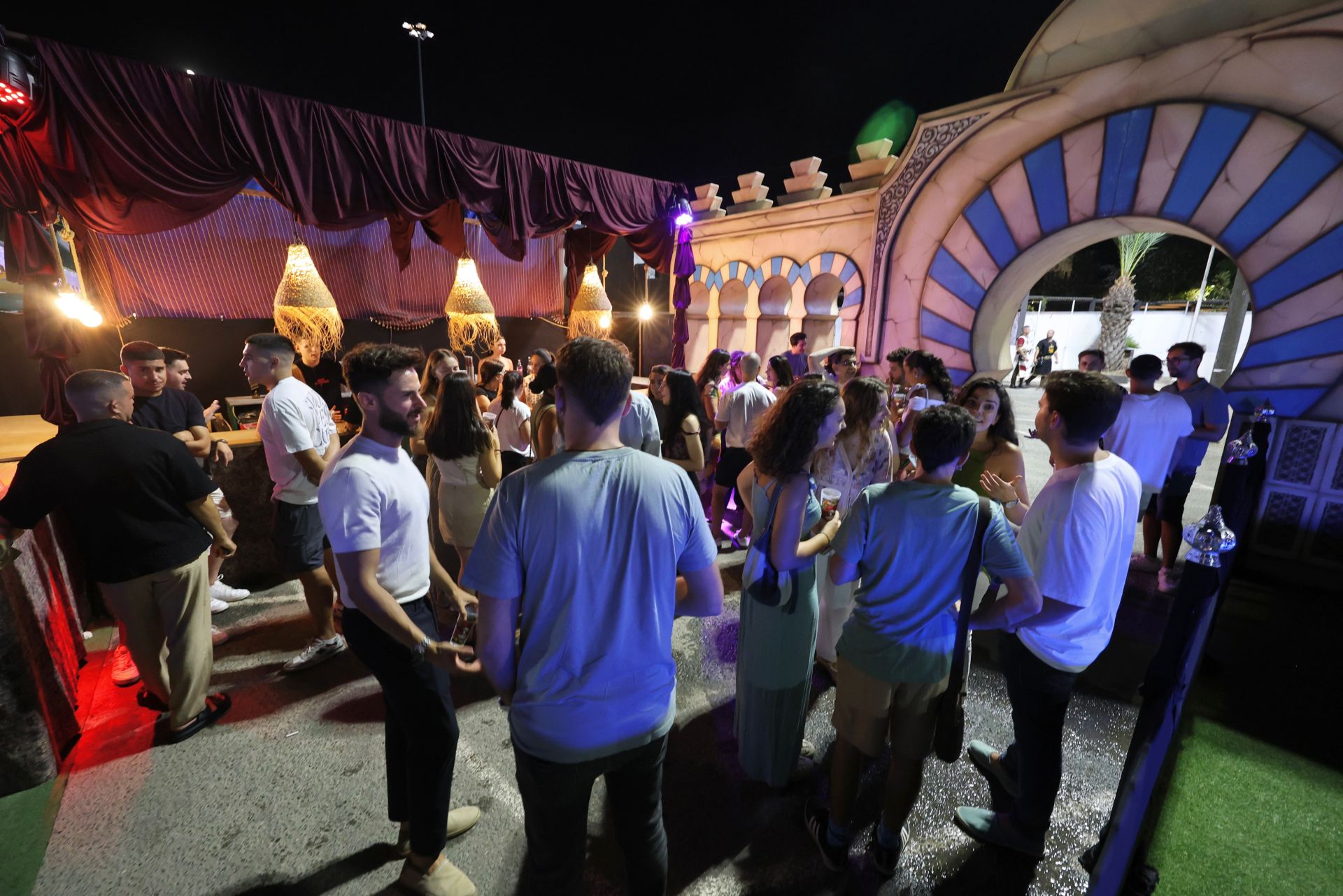 El campamento más internacional de Moros y Cristianos de Murcia, en imágenes