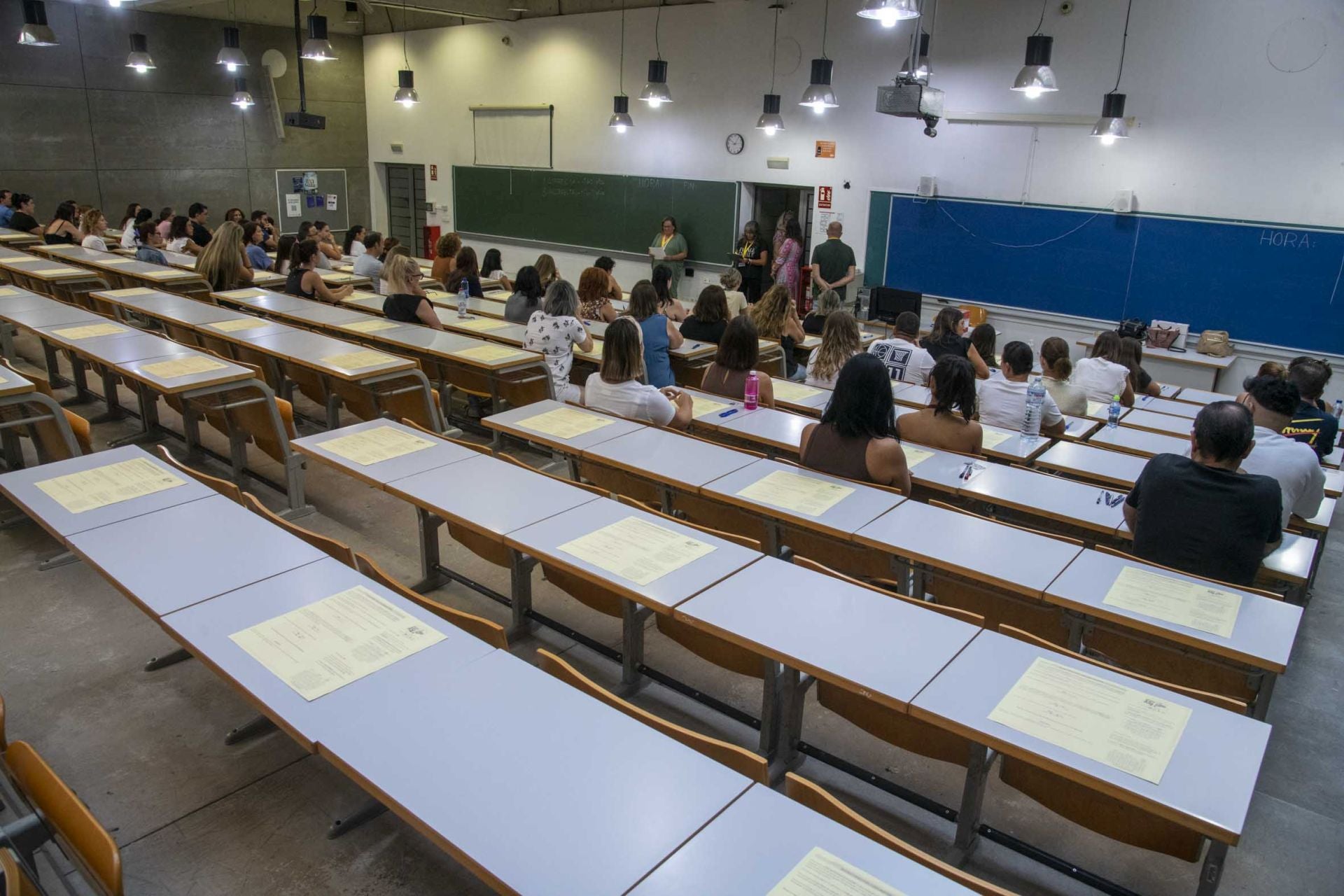 Más de 2.700 opositores optan a un centenar de plazas en Cartagena