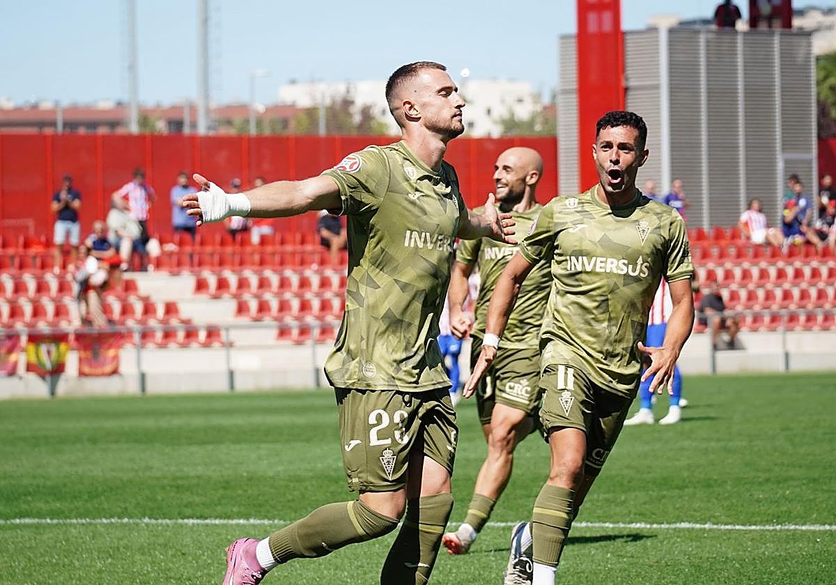 David Flakus celebrando su gol con el Real Murcia