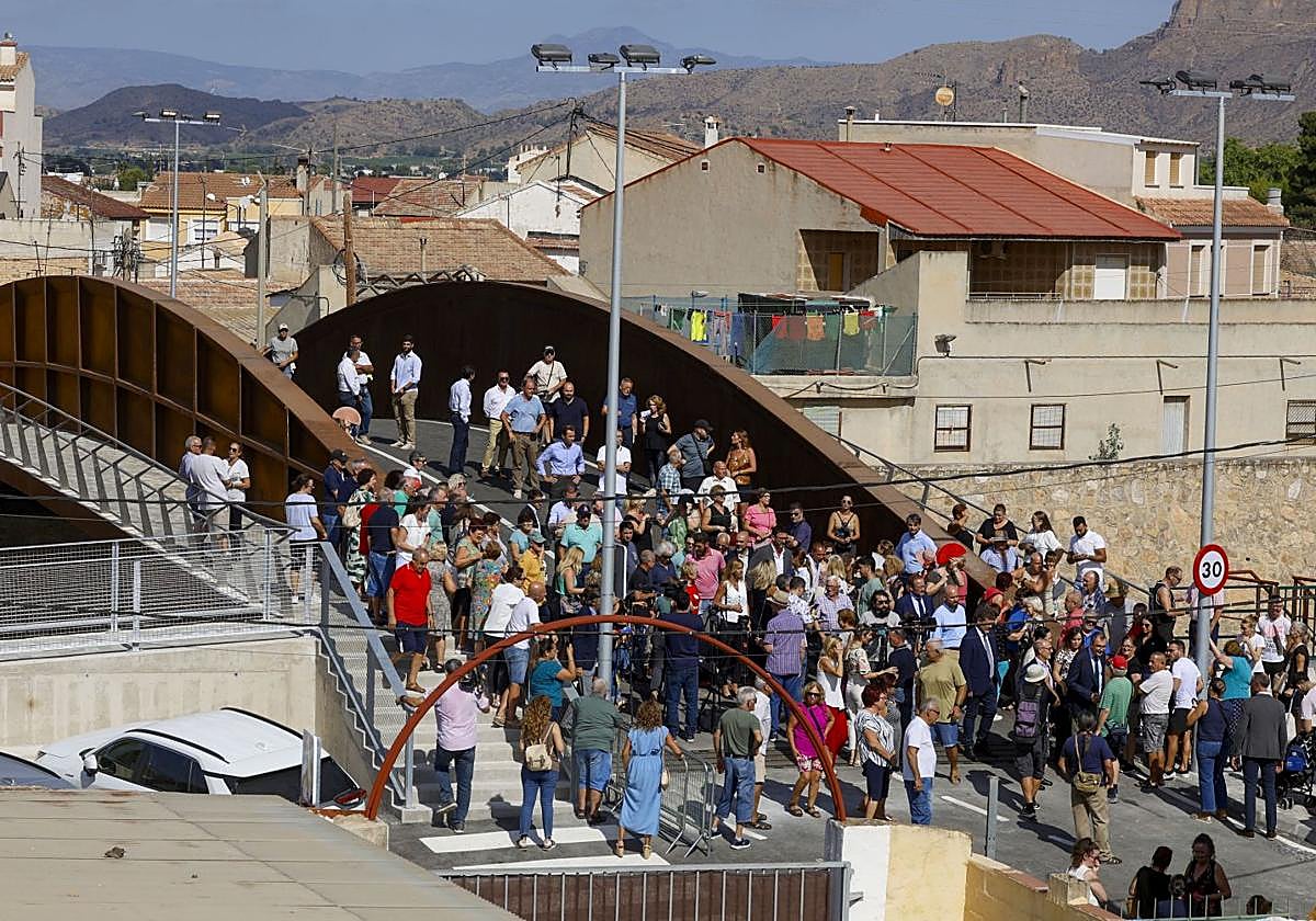 Apertura del puente que une El Raal y Beniel.