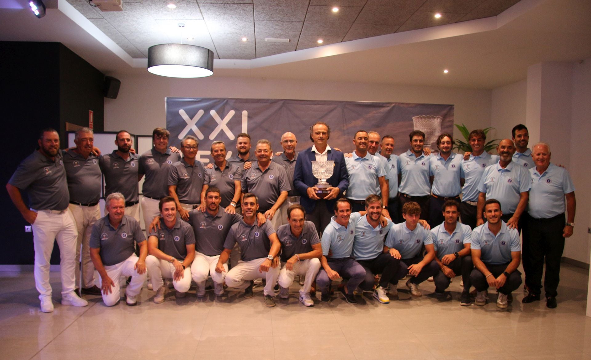 Los dos equipos Sur (a la izquierda) y Norte.