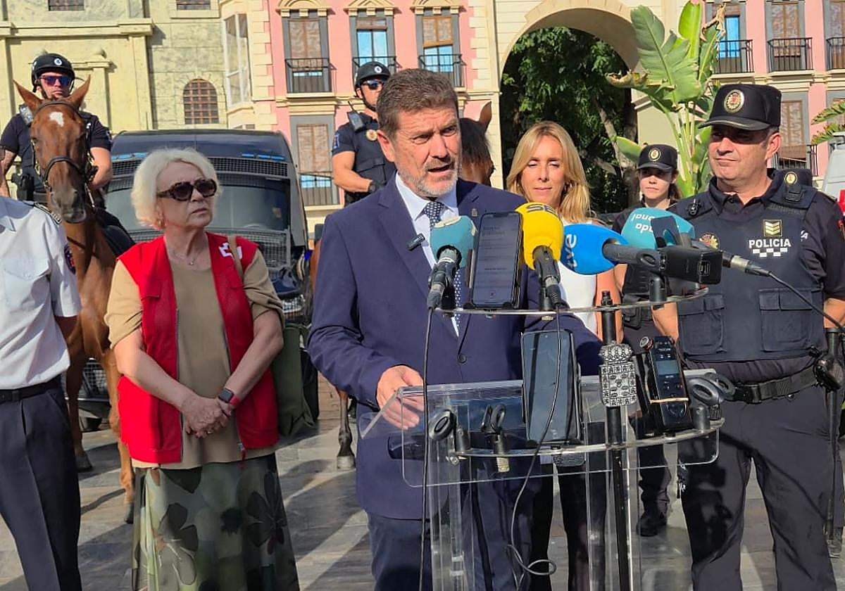 El concejal Fulgencio Perona, este lunes, en rueda de prensa.