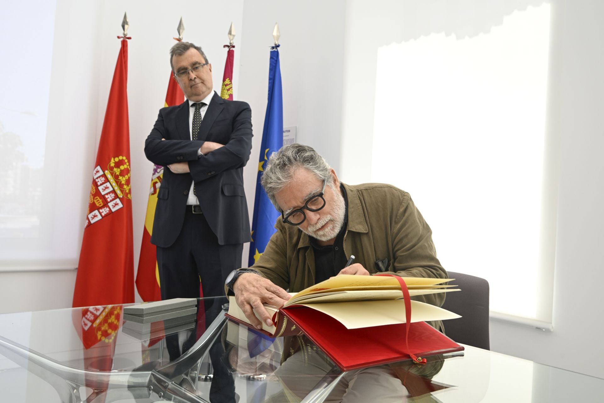 La visita a la Cárcel Vieja de Murcia del artista internacional Jaume Plensa, en imágenes