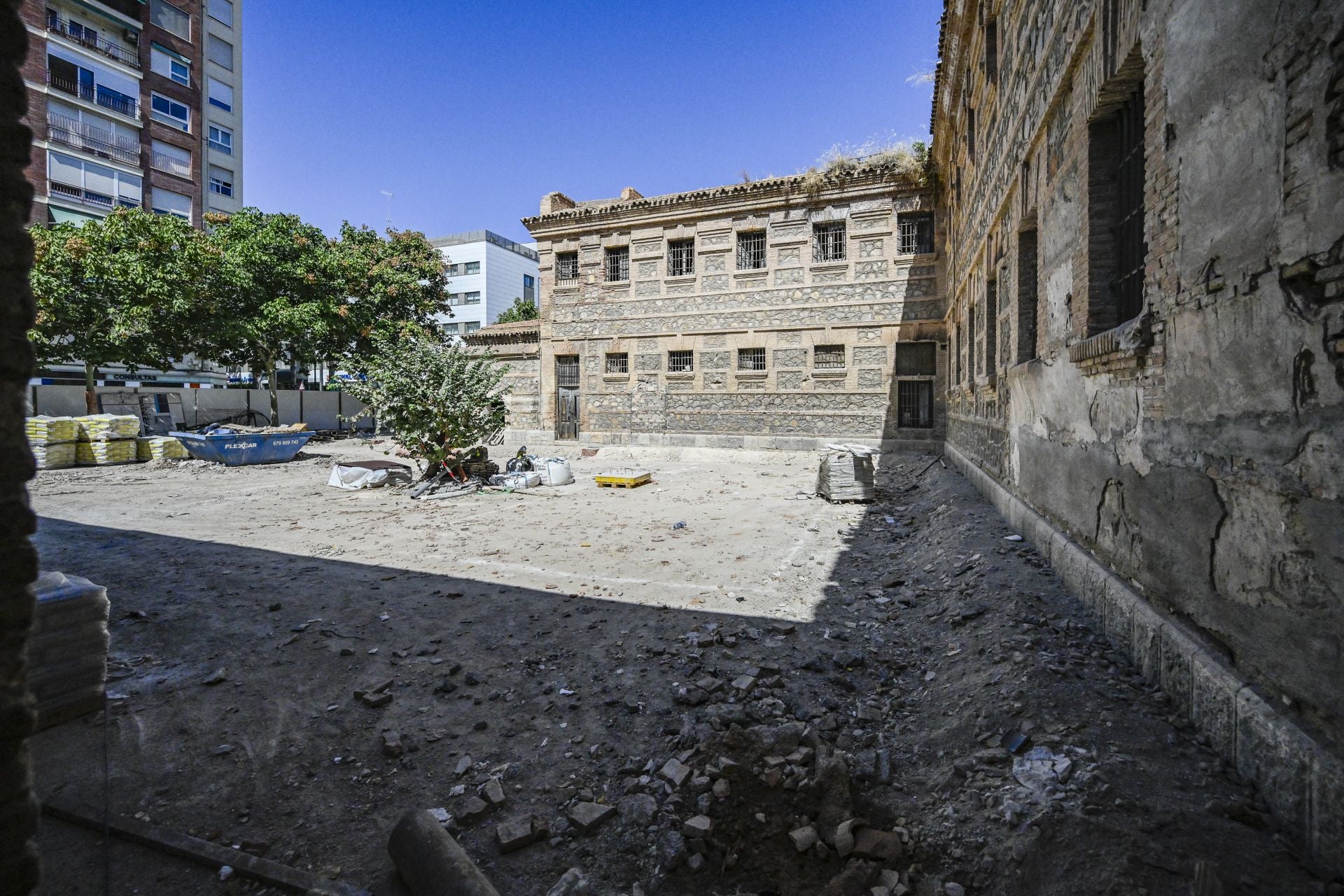 La visita a la Cárcel Vieja de Murcia del artista internacional Jaume Plensa, en imágenes