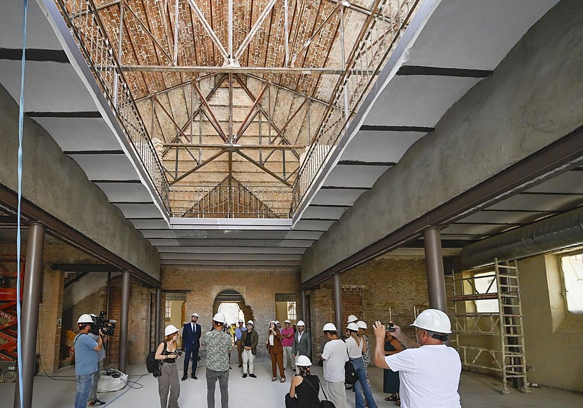 La visita a la Cárcel Vieja de Murcia del artista internacional Jaume Plensa, en imágenes