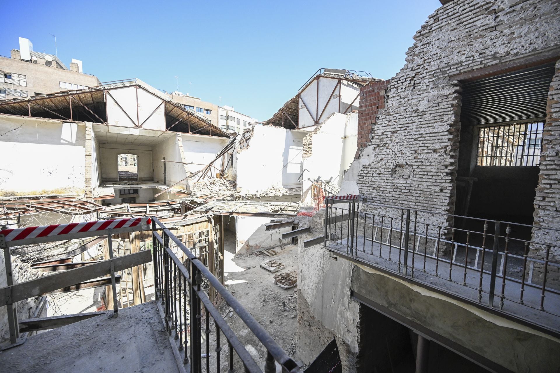 La visita a la Cárcel Vieja de Murcia del artista internacional Jaume Plensa, en imágenes