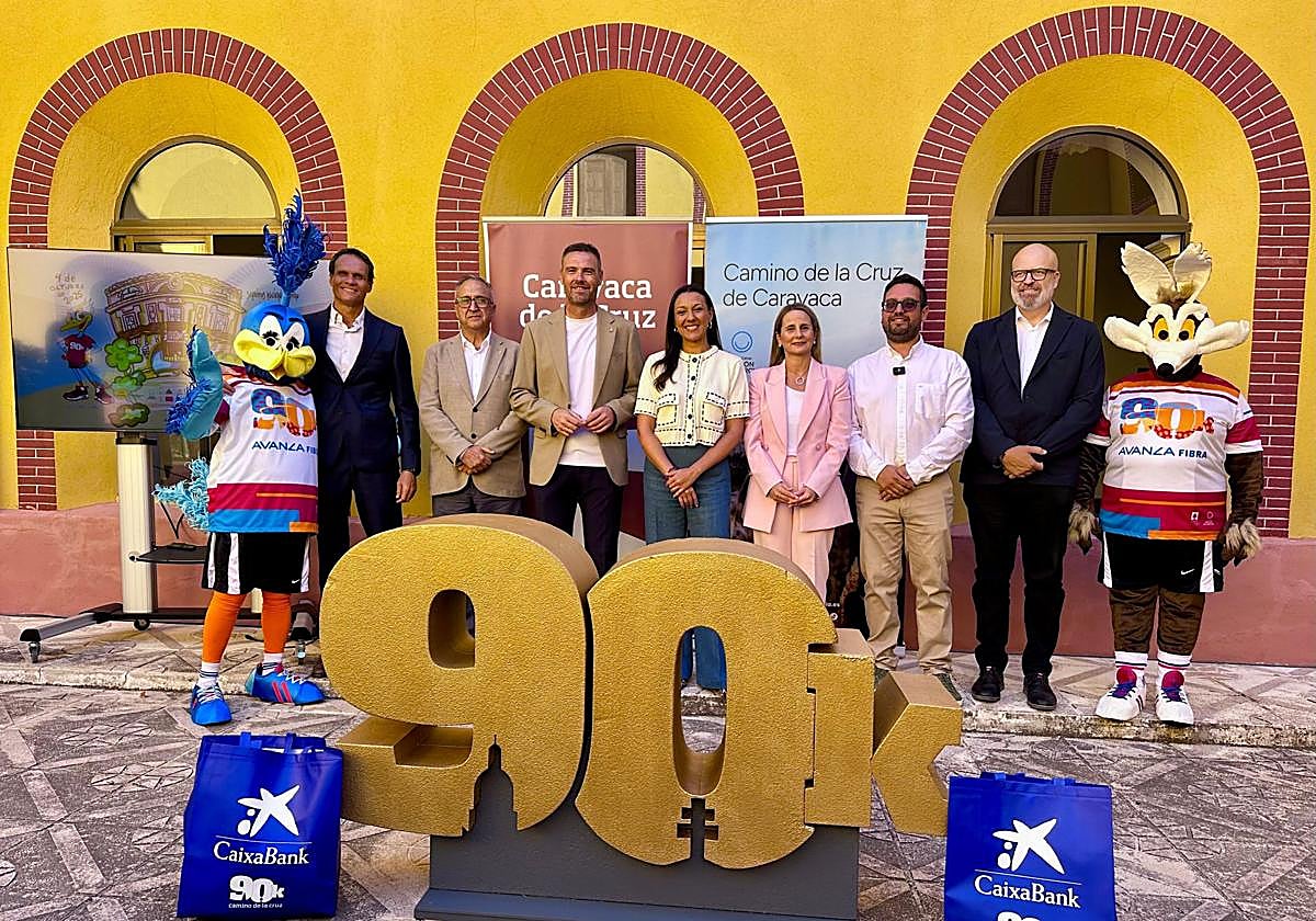 La presentación de la carrera en el claustro del convento de San Esteban de Cehegín.