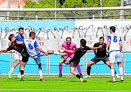 Una jugada del Molinense-Olímpico de Totana.