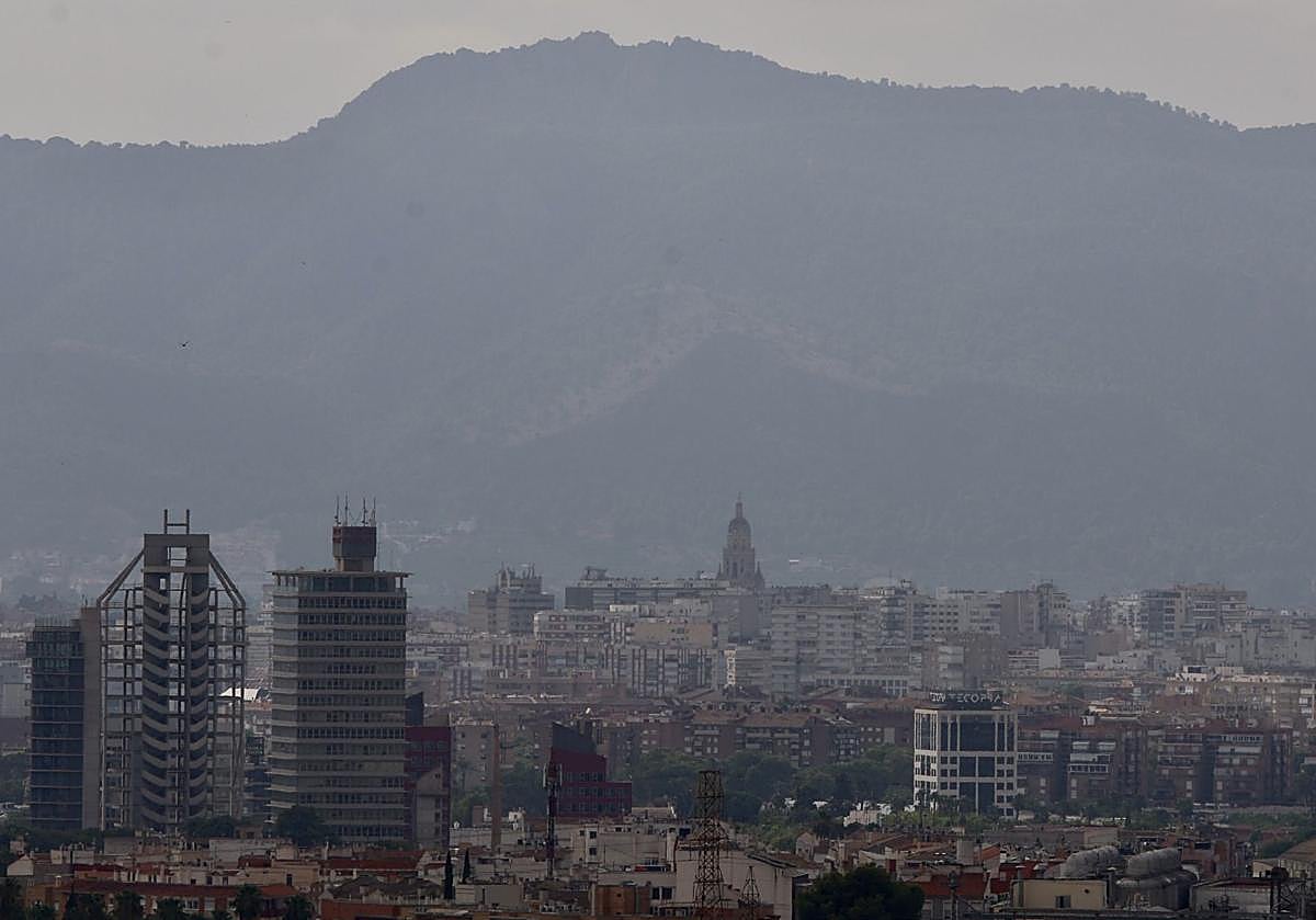 Contaminación por polvo sahariano y polución en Murcia, en una foto de archivo.