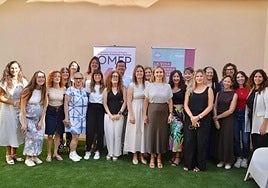 Las emprendedoras seleccionadas, con la consejera de Igualdad, Conchita Ruiz, ayer.