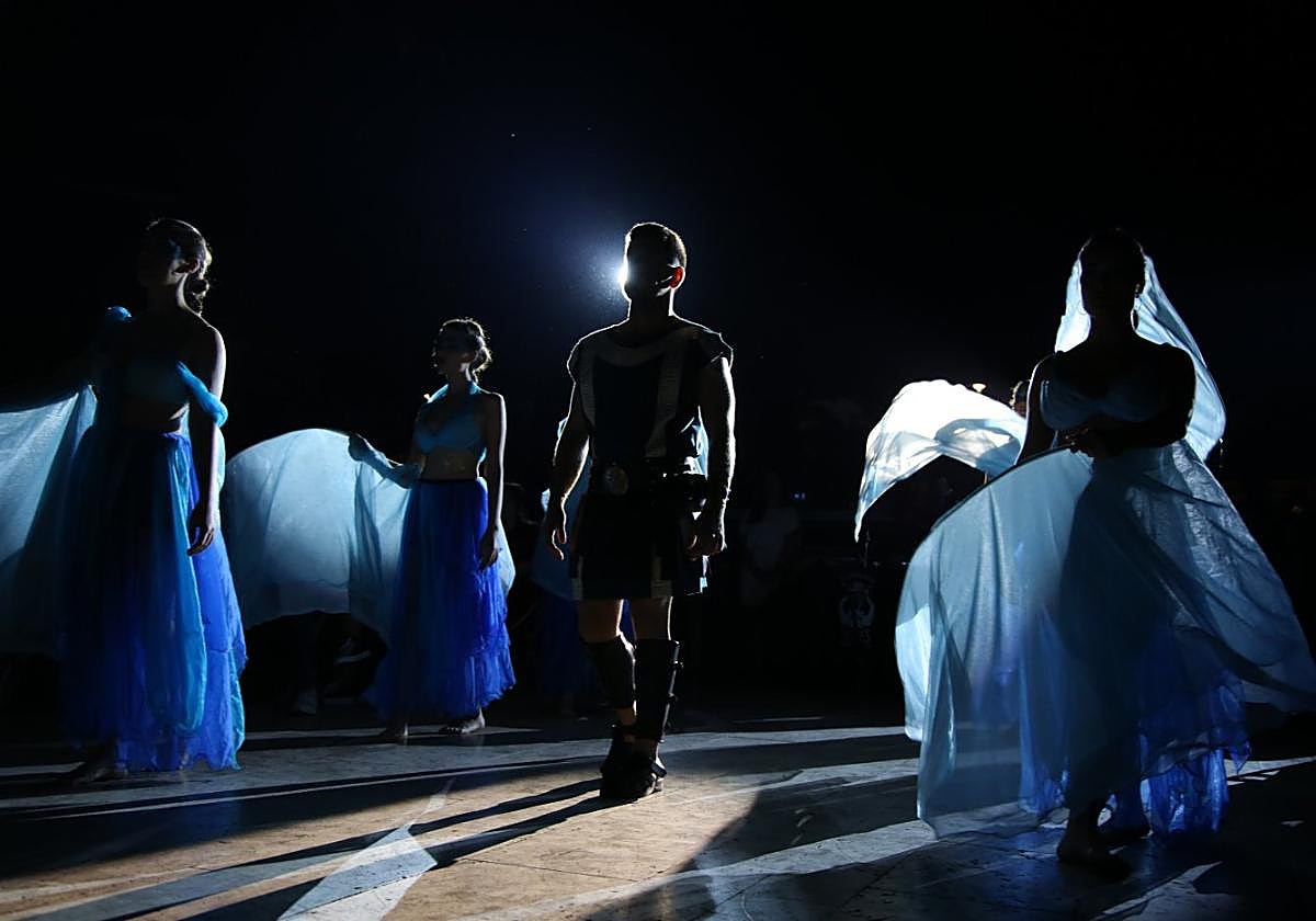 Asdrúbal Janto entre tinieblas en el acto de la Fundación.