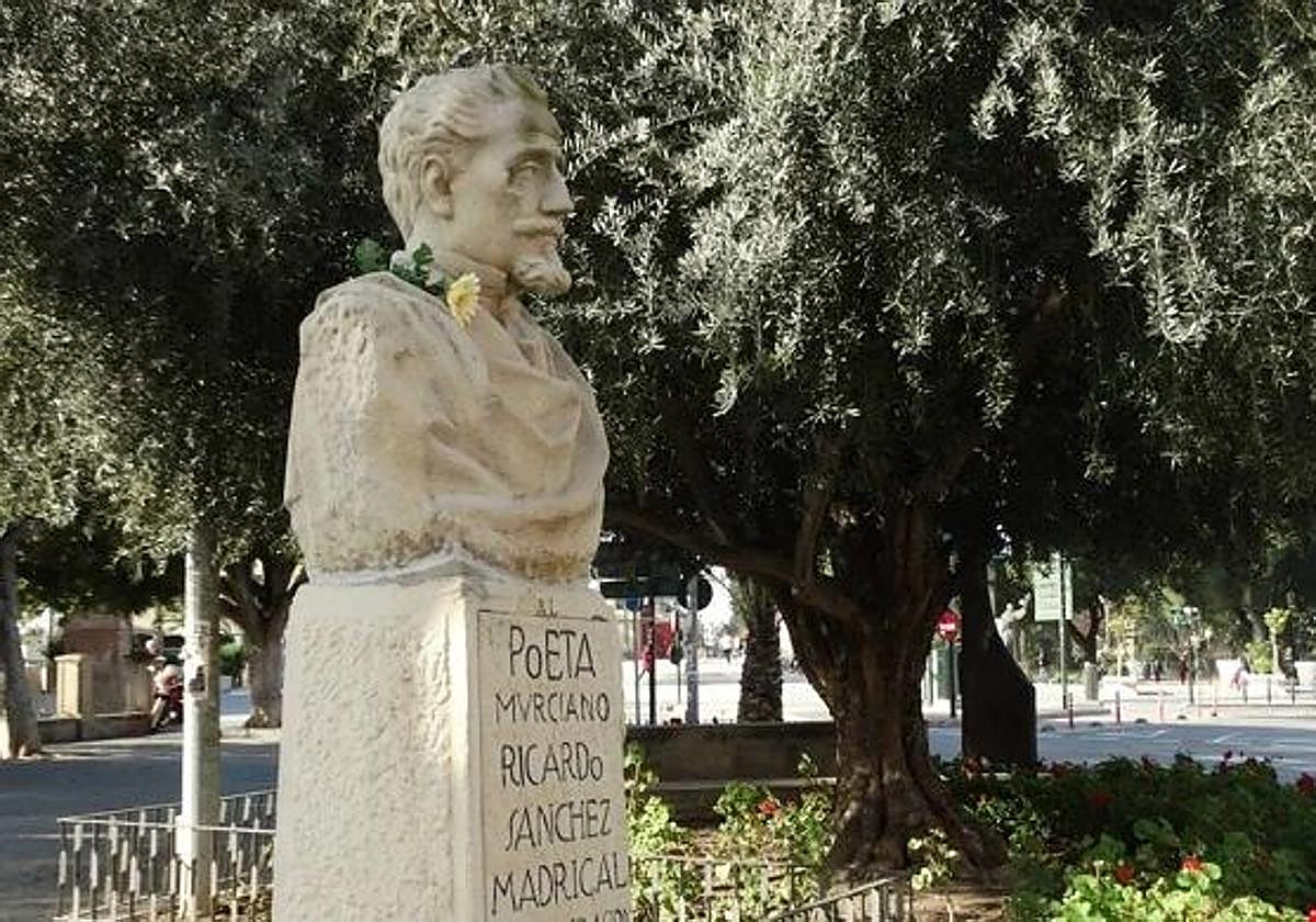 Busto del poeta Ricardo Sánchez Madrigal en Murcia.