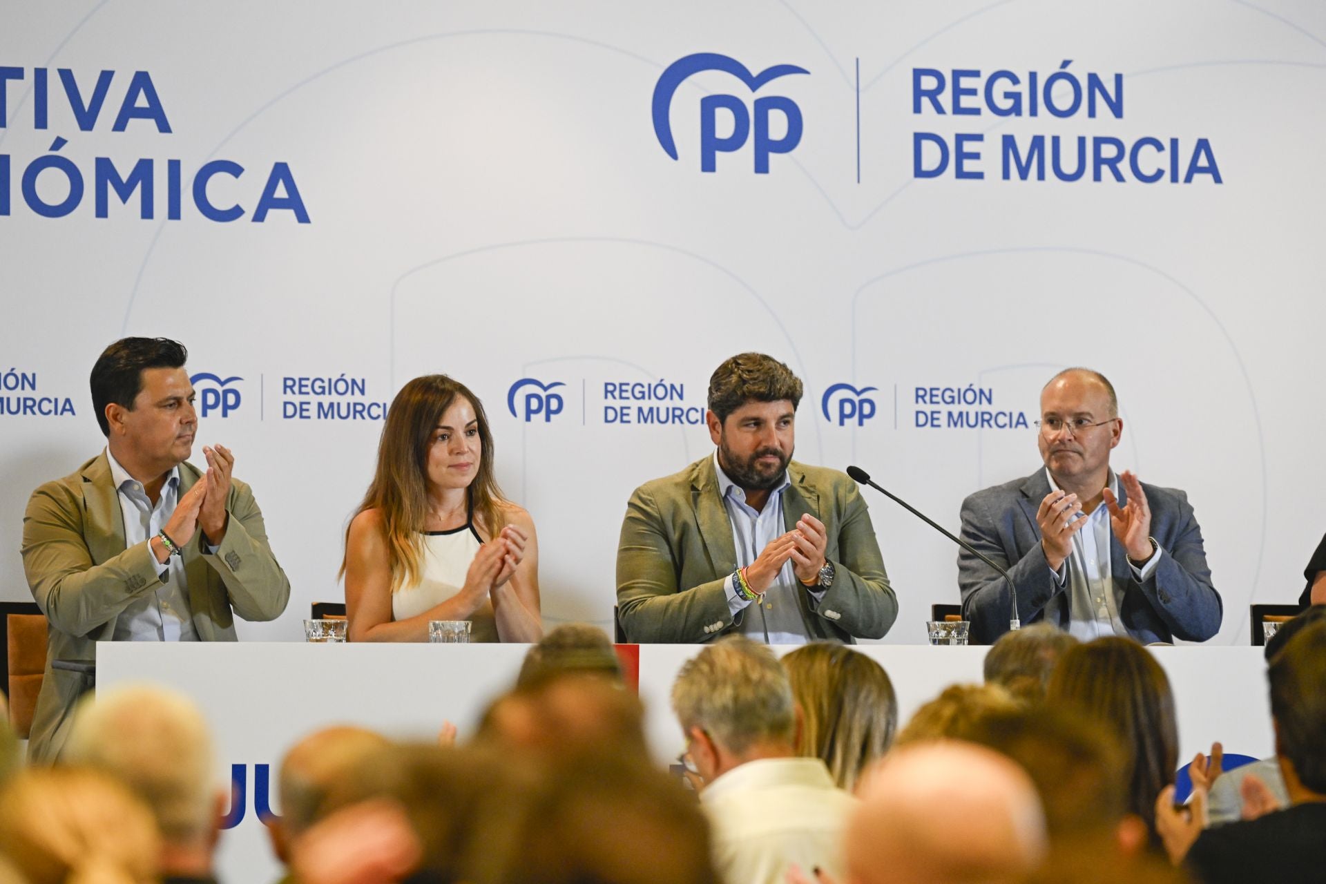 Las imágenes de la junta directiva del PP en Murcia