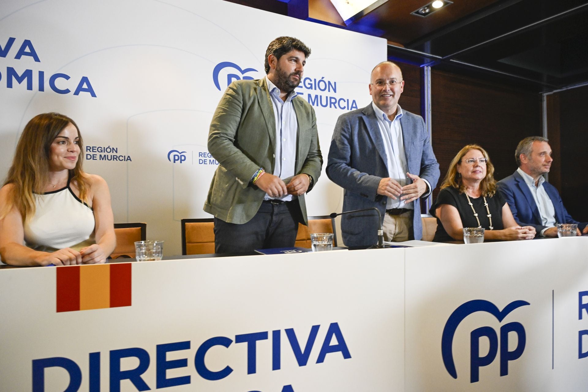 Las imágenes de la junta directiva del PP en Murcia