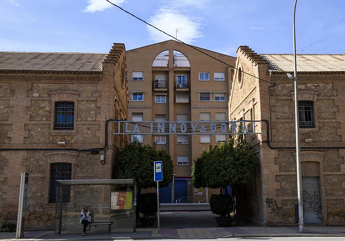 Edificio de La Innovadora, cuya recuperación es uno de los proyectos que quiere acometer el Ayuntamiento de Murcia en los Presupuestos de 2026.