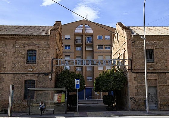 Edificio de La Innovadora, cuya recuperación es uno de los proyectos que quiere acometer el Ayuntamiento de Murcia en los Presupuestos de 2026.