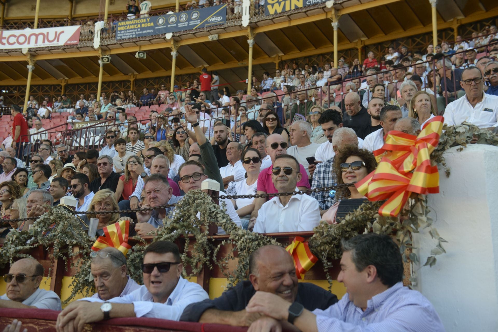 Ambiente y corrida del viernes de la Feria Taurina de Murcia, en imágenes