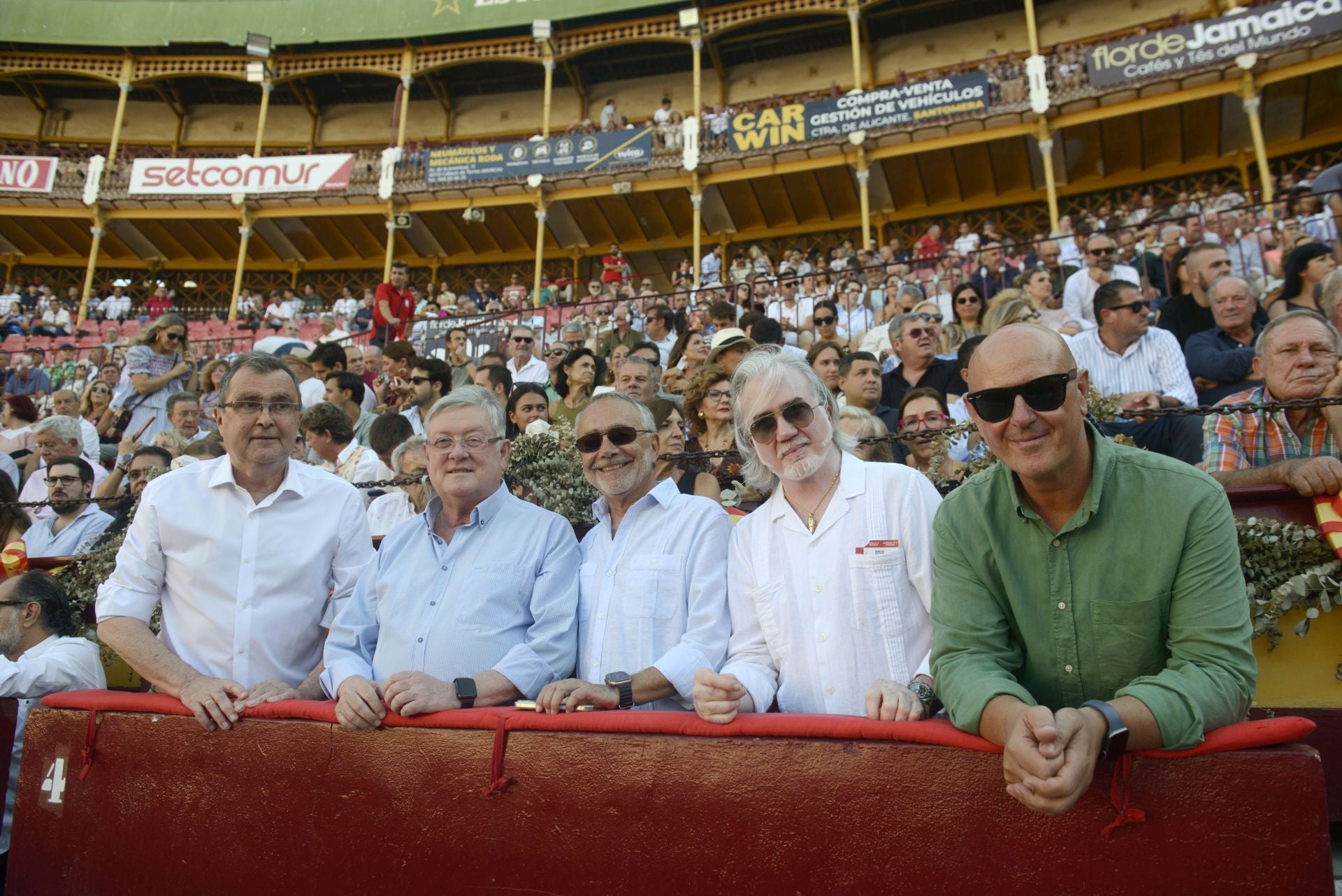 Ambiente y corrida del viernes de la Feria Taurina de Murcia, en imágenes
