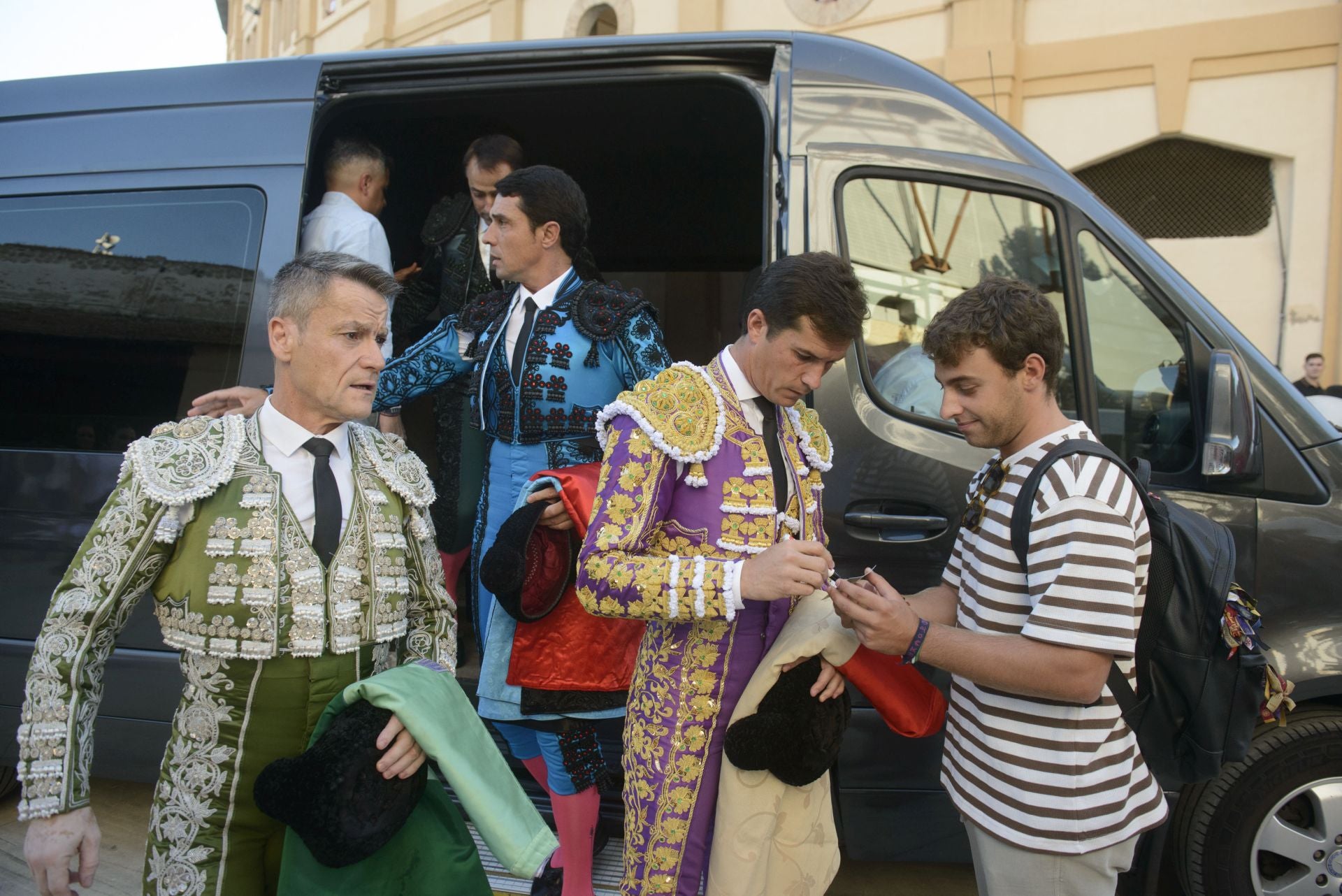 Ambiente y corrida del viernes de la Feria Taurina de Murcia, en imágenes