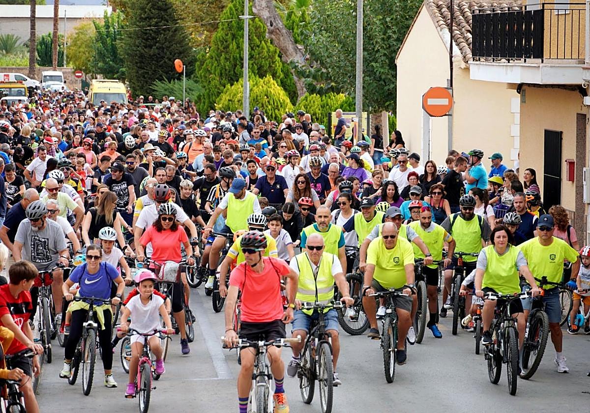Marcha cicloturista por las calles del municipio.