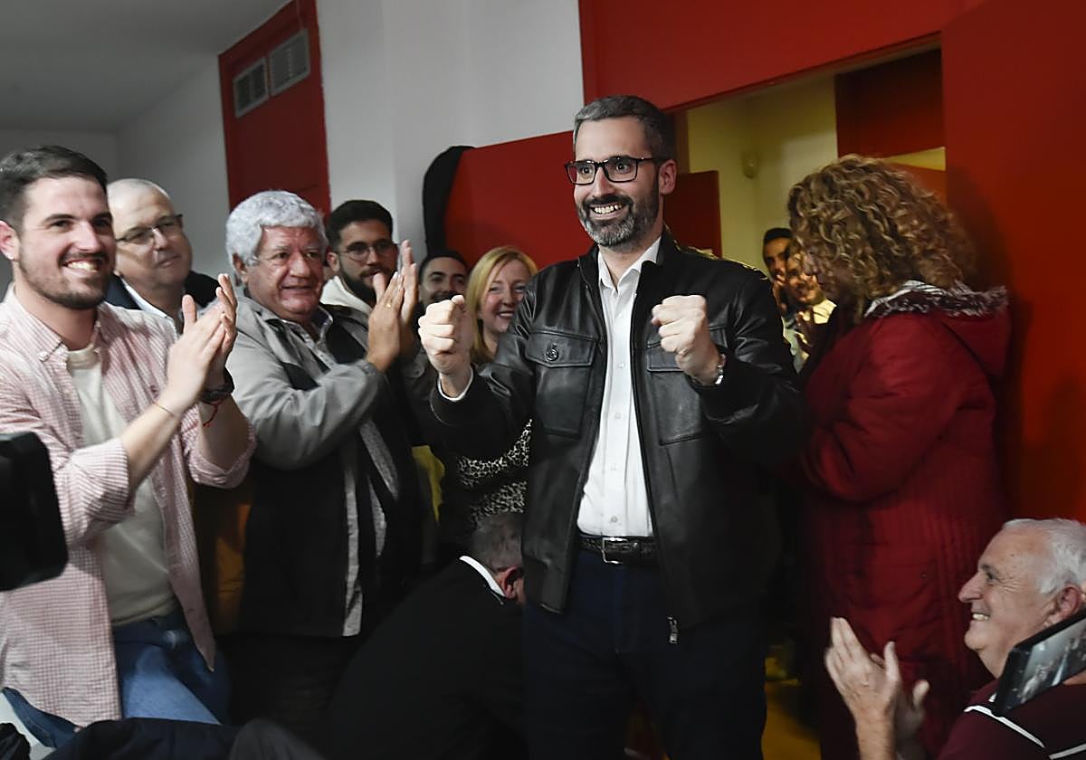 Lucas celebra su victoria en las primarias del PSRM, en enero.